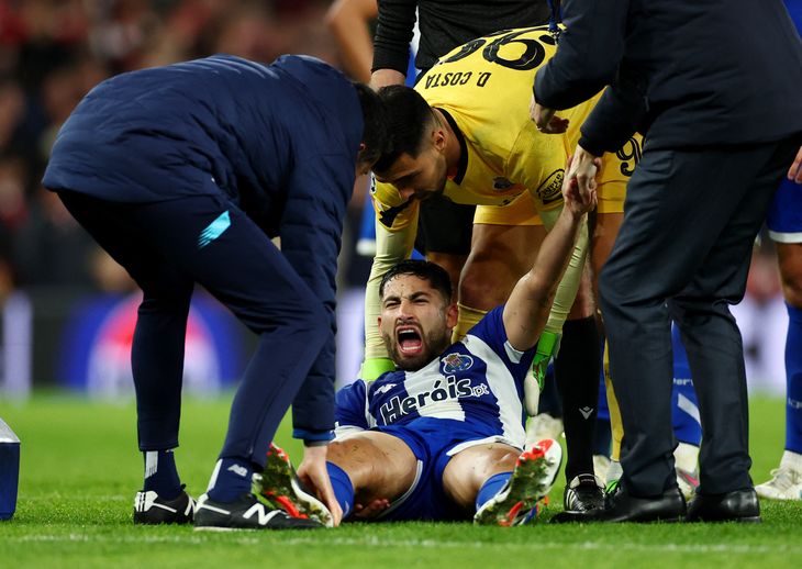 The gesture of Porto midfielder Alan Varela says it all: the former Boca player, who will be on the Under 23 list that Javier Mascherano will deliver for the National Team's friendlies, generated concern in Europe as a result of a muscle discomfort that forced him to leave early of the extension. The gesture of Porto midfielder Alan Varela says it all: the former Boca player, who will be on the Under 23 list that Javier Mascherano will deliver for the National Team's friendlies, generated concern in Europe as a result of a muscle discomfort that forced him to leave early of the extension.