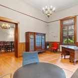 Una casona de época que salió al mercado, es casi centenaria y se hizo famosa por una serie de Netflix Una casona de época que salió al mercado, es casi centenaria y se hizo famosa por una serie de Netflix