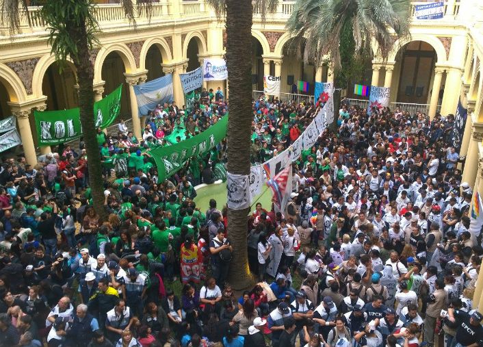 Apuntan contra bancos y agentes por especular con el dólar y piden investigar uso de información privilegiada (foto 3)