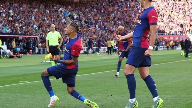 Festeja Raphinha en Montjuic en un partidazo de los catalanes.