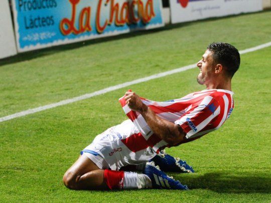 Unión le ganó un partidazo a Lanús y lo bajó de la punta.