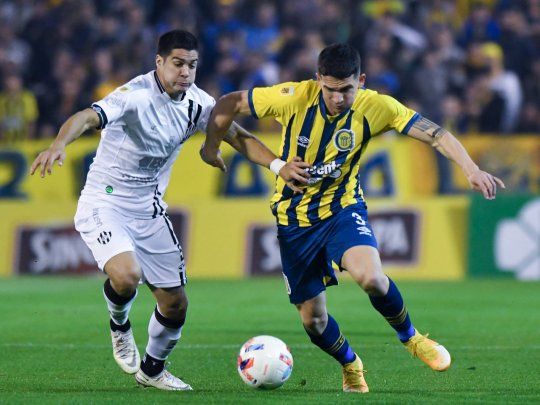 Triunfazo. Central Córdoba le ganó a Rosario Central en Arroyito y salió del desccenso.