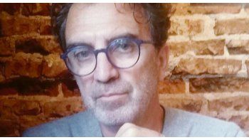 ámbito.com | Daniel Isaacs. El destacado arquitecto y fotógrafo sanjuanino catalán reside en Milán y visitó el país para presentar su primera novela.