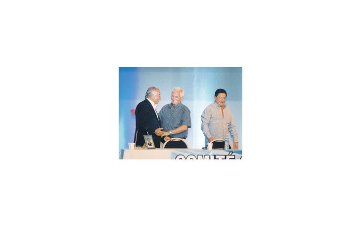 Armando Cavalieri (comercio), Antonio Caló (metalúrgicos) y Omar Viviani (taxis) encabezaron ayer el Comité Confederal de la CGT oficialista.