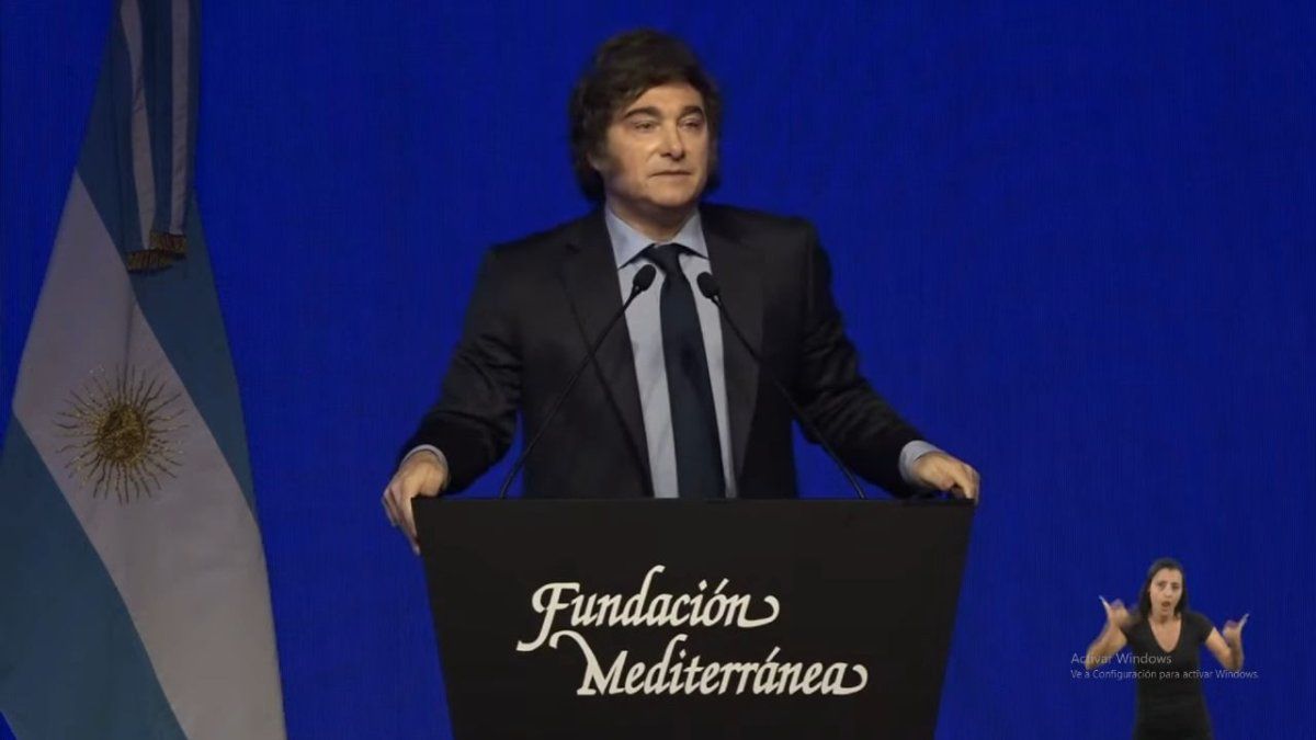 Javier Milei criticized Raúl Alfonsín: “They show him as the father of democracy and he was a supporter of a coup”