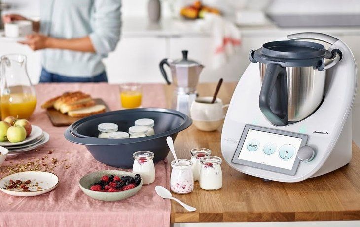 En España el robot de cocina Thermomix TM6 cuesta alrededor de 1259 euros.