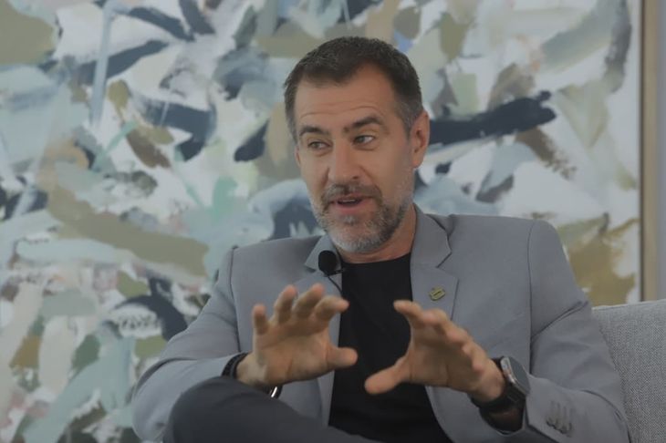 Fiuza se refirió a la mejora en la productividad y al potencial impacto transformador de la IA. Fiuza se refirió a la mejora en la productividad y al potencial impacto transformador de la IA.