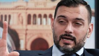 Álvarez Agis propone acumular reservas en el Banco Central para reducir la dependencia de la ayuda financiera de Estados Unidos. Álvarez Agis propone acumular reservas en el Banco Central para reducir la dependencia de la ayuda financiera de Estados Unidos.