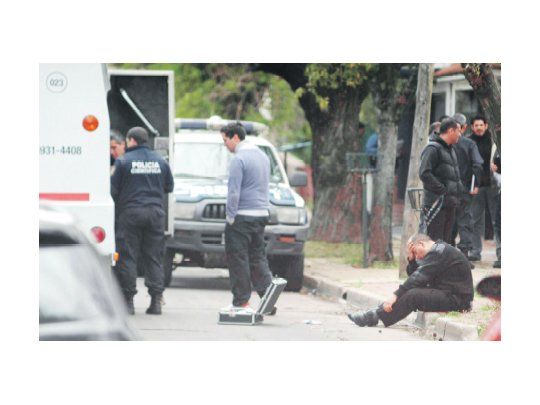 Un vecino denunció que el camión de caudales estaba abandonado en plena calle. La Policía acudió y encontró allí al conductor atado y amordazado.