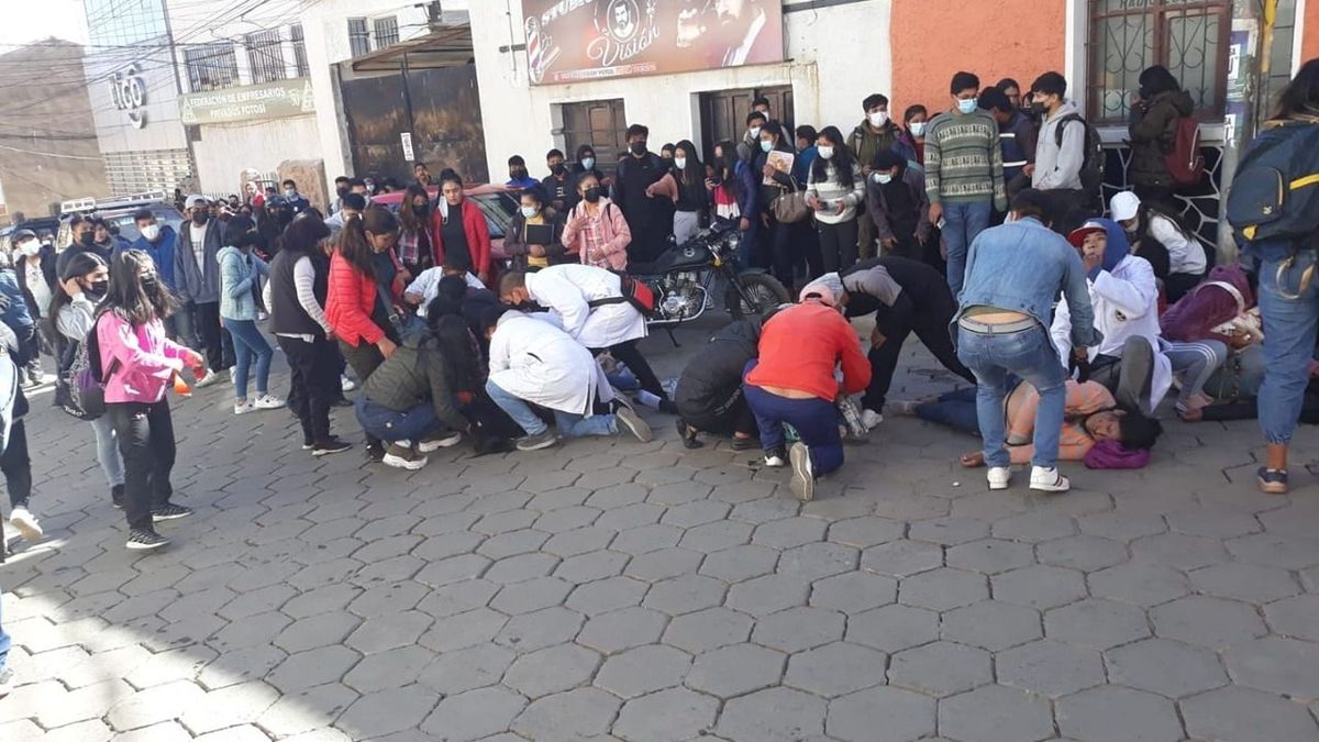 a university assembly ends in a human avalanche and causes 4 deaths