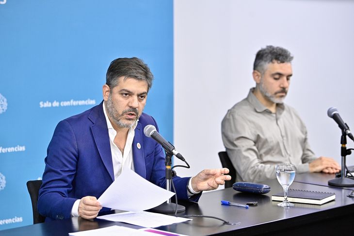 Carlos Bianco, ministro de Gobierno, insistió por el endeudamiento solicitado a la Legislatura. Carlos Bianco, ministro de Gobierno, insistió por el endeudamiento solicitado a la Legislatura.