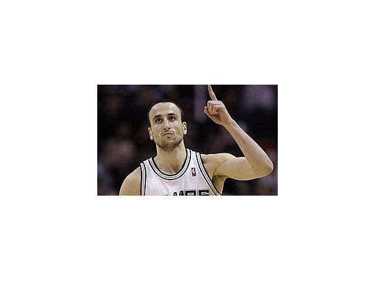 Emanuel Ginóbili marcó 16 puntos en la caída de los Spurs ante Chicago Bulls.