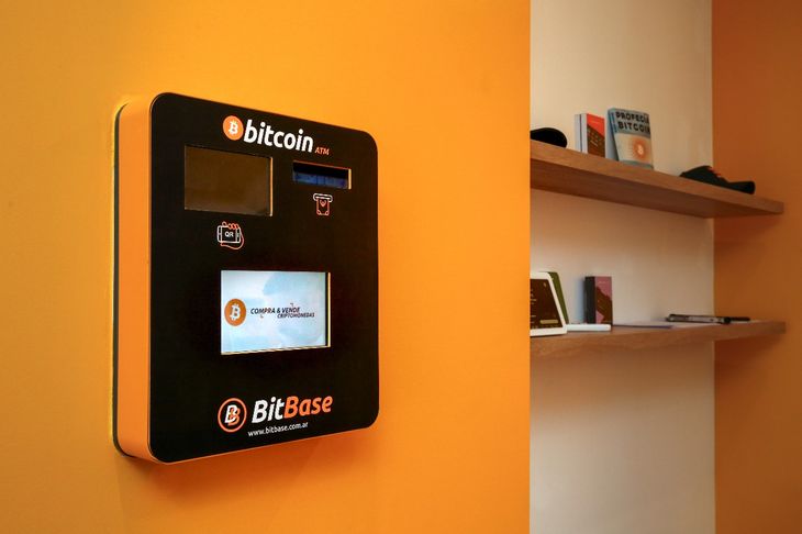 Uno de los modelos de cajero automático de criptomonedas de BitBase en Argentina.