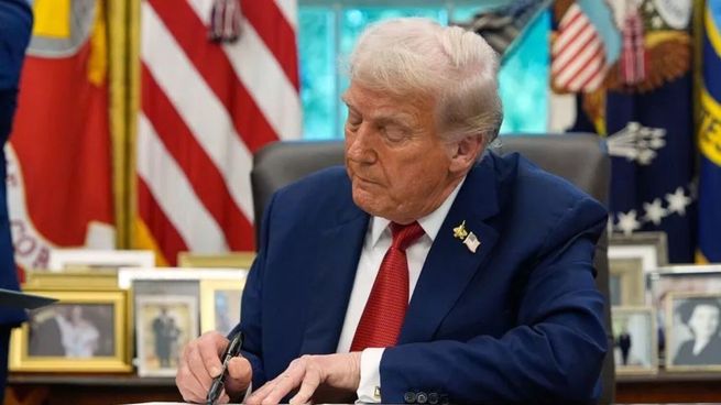 Archivo. Trump frenó la firma de la orden que buscaba regular la IA.