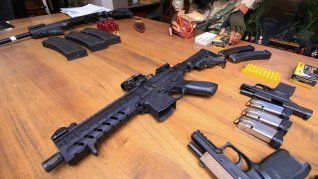Dos argentinos sospechosos de ser parte de un esquema de tráfico de armas.