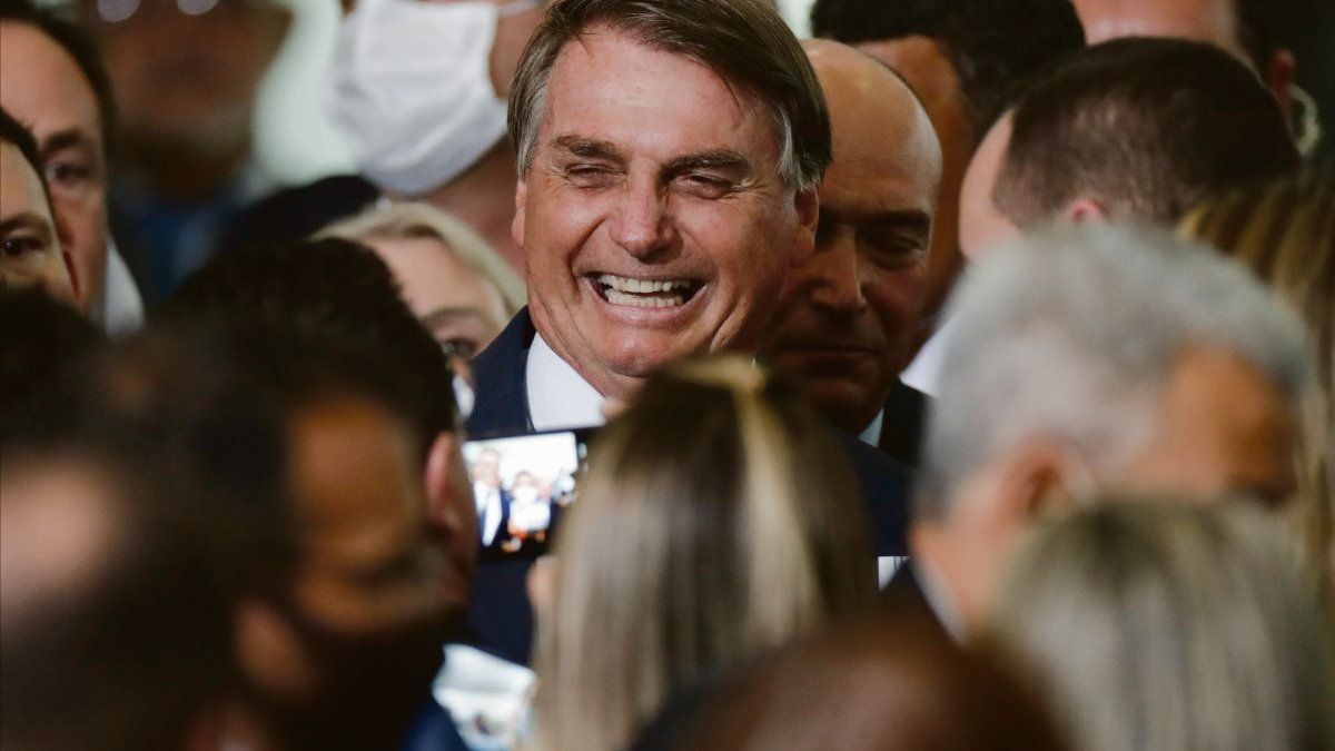 Bolsonaro avanza ahora con la privatización de Eletrobras tras intervenir Petrobras