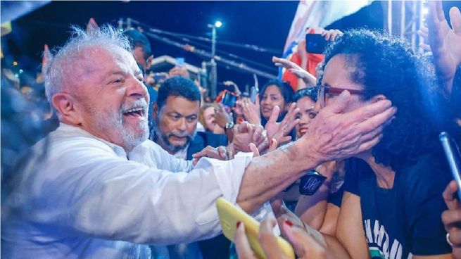 El expresidente de Brasil Lula da Silva en un acto de campaña.