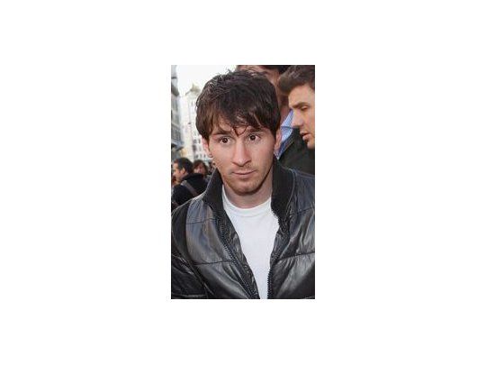 Messi volvió al país y agradeció haber obtenido el Olimpia de Oro.