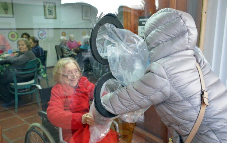 Se disparan casos de Covid-19 en dos geriátricos de la Ciudad: confirman 52 casos