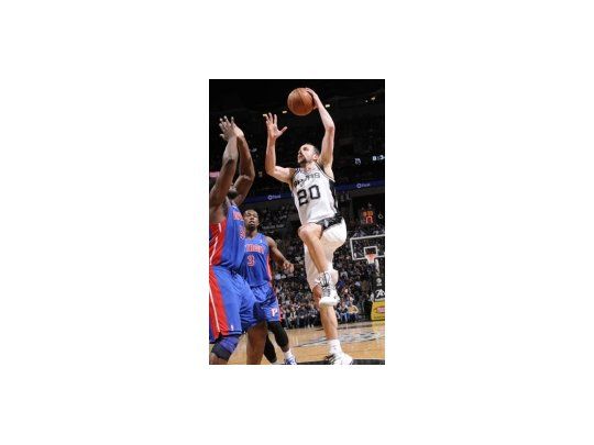 Ginóbili anotó 17 puntos en la victoria de San Antonio.