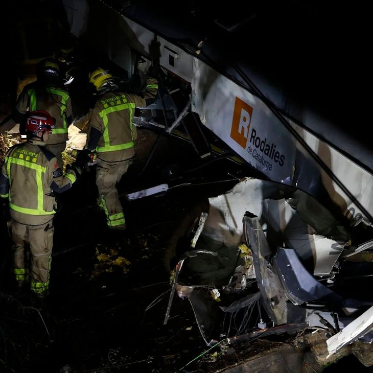 Adif suspendió toda la red de Rodalies en Cataluña por razones de seguridad. Adif suspendió toda la red de Rodalies en Cataluña por razones de seguridad. 