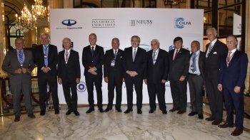 Seleccionado. Alberto Fernández ayer en medio de empresarios. Jorge Di Fiori, Javier Bolzico, Daniel Funes de Rioja, Adelmo Gabbi, Daniel Pelegrina, Eduardo Eurnekián, Jorge Neuss y Gustavo Weiss.