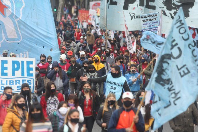 La convocatoria tuvo como punto de partida el Congreso de la Nación, donde los manifestantes se congregaron cerca de las 15.30