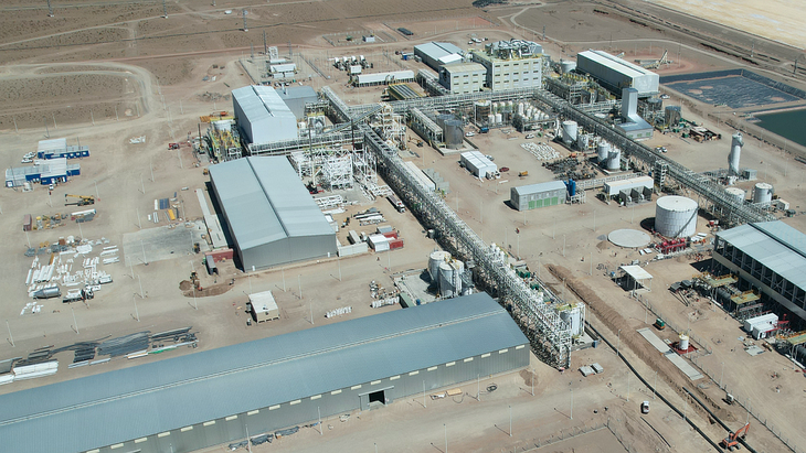 La etapa inicial de exploración y prospección comenzó en 2009. Una vez obtenidos los permisos de operación, en 2018 se inició la construcción de la planta que demandó un plazo de 5 años y una inversión de 979 millones de dólares. La etapa inicial de exploración y prospección comenzó en 2009. Una vez obtenidos los permisos de operación, en 2018 se inició la construcción de la planta que demandó un plazo de 5 años y una inversión de 979 millones de dólares.