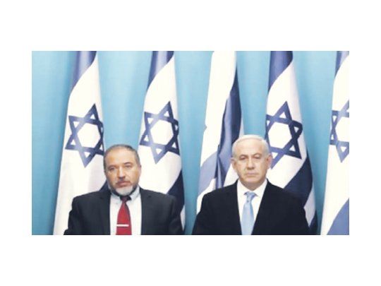 El canciller Avigdor Lieberman, del partido Israel Beitenu (Israel, nuestro hogar), y el primer ministro, Benjamín Netanyahu, del Likud, miembros clave de la actual coalición. El primero es la garantía de los sectores más duros contra cualquier concesión a los palestinos que pueda realizar el jefe de Gobierno por presión de Estados Unidos y otros países.