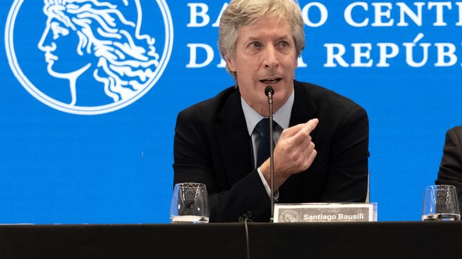 Bausili analizó los riesgos cambiarios y las perspectivas económicas para 2027.