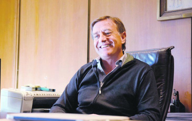 diálogo. El gobernador apuesta a destrabar negociación en el Senado.