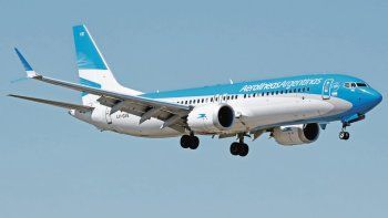 Un avión de Aerolíneas Argentinas arribando al país.