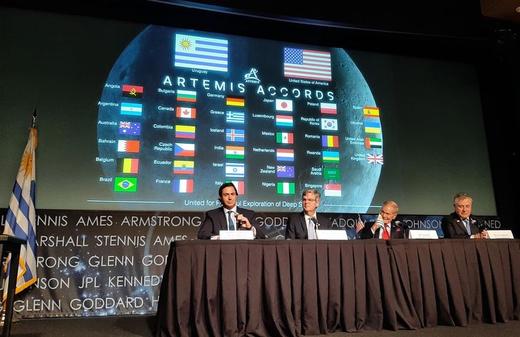 El canciller Omar Paganini en la ceremonia de firma de Acuerdos Artemisa. El canciller Omar Paganini en la ceremonia de firma de Acuerdos Artemisa.