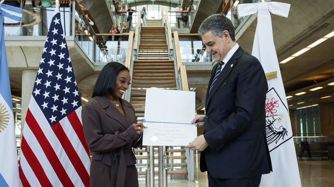 Simone Biles llegó a Argentina.
