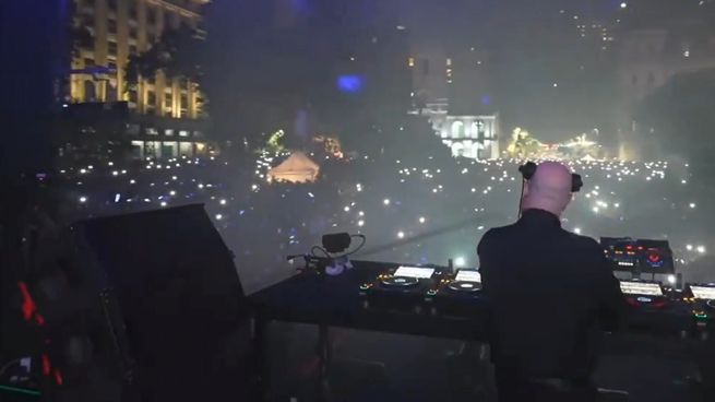 Una Plaza de Mayo colmada celebró la fiesta electrónica del padre Guilherme, en homenaje al papa Francisco