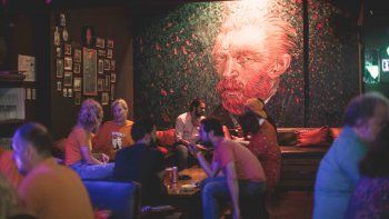 el van koning bar celebra sus 20 anos junto a la comunidad holandesa