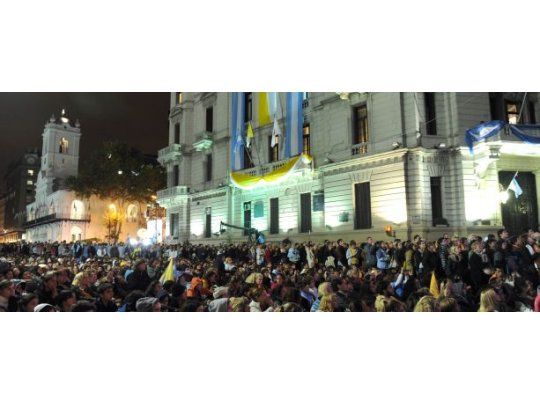 El llamado de Francisco puso aún más emoción a la previa en una noche histórica para los que profesan la fe católica.