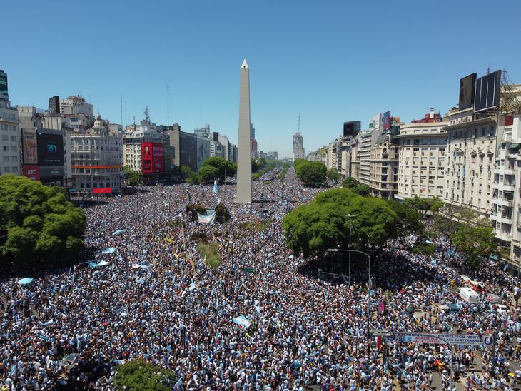 20-12-2022_cientos_de_miles_de_hinchas (1).jpg
