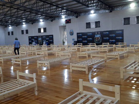 El predio de futsal de AFA se convierte en un hospital de campaña para contener el coronavirus.