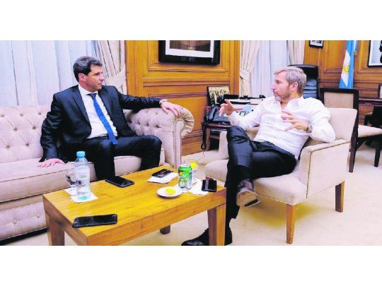 Diálogo. Frigerio recibió ayer al gobernador peronista de San Juan, Sergio Uñac. Esta semana ya se había reunido con Omar Gutiérrez (Neuquén) y Gustavo Bordet (Entre Ríos). Mañana le toca a Lucía Corpacci (Catamarca).