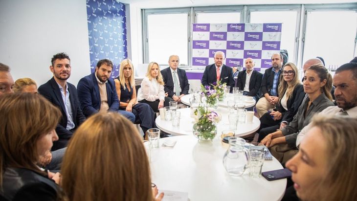 Legisladores, diputados y senadores de La Libertad Avanza por CABA en la reunión del viernes pasado. Legisladores, diputados y senadores de La Libertad Avanza por CABA en la reunión del viernes pasado.