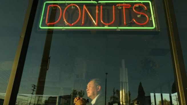 Ted Ngoy logró construir un imperio de tiendas de rosquillas en California.