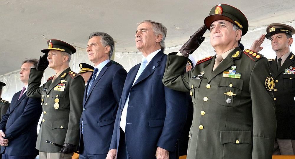 Mauricio Macri y Oscar Aguad otorgarán el bono de fin de año a los militares de las tres fuerzas armadas.