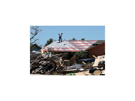 Ascienden a doce los muertos por tornados en EEUU