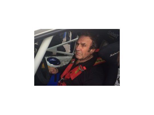 El Lole podría dejar la política de lado por un momento y volver a las pistas.