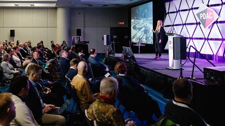 Cita minera obligada. En PDAC habrá 13 áreas programáticas con sesiones, cursos y paneles. Presentadores de primer nivel y expertos en la materia generan diálogos, comparten perspectivas, casos prácticos e investigaciones. Cita minera obligada. En PDAC habrá 13 áreas programáticas con sesiones, cursos y paneles. Presentadores de primer nivel y expertos en la materia generan diálogos, comparten perspectivas, casos prácticos e investigaciones.