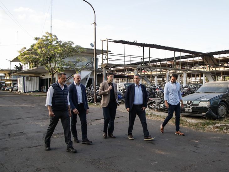 Según detalló Macri, la Ciudad retira de las calles más de 250 vehículos por mes. Según detalló Macri, la Ciudad retira de las calles más de 250 vehículos por mes.