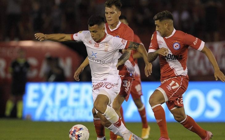 Argentinos Juniors y Huracán cerrarán el martes con un partido clave por el pase a semifinales. Argentinos Juniors y Huracán cerrarán el martes con un partido clave por el pase a semifinales.
