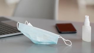 El tapabocas dejó de ser obligatorio en los centros médicos de Uruguay.