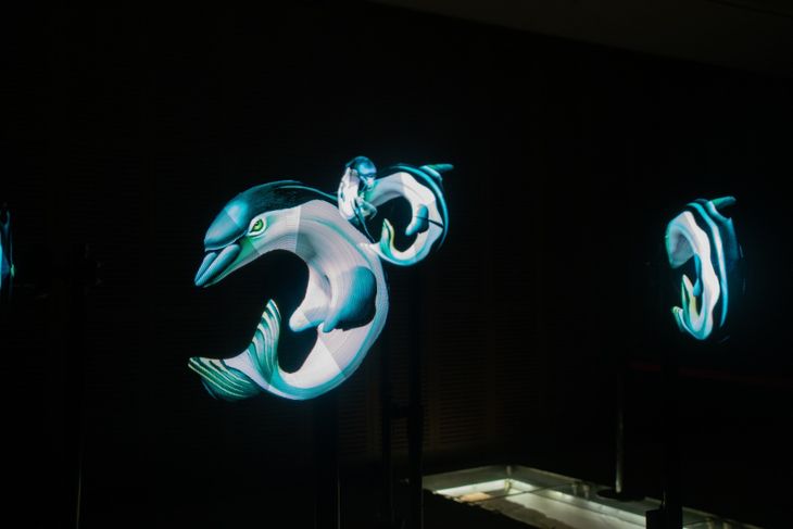 Los asistentes se sumergieron en una experiencia digital inmersiva que fusiona arte y tecnología, basada en la obra de Nicolás García Uriburu y realizada por Uxart.